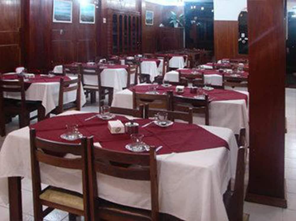 Cheltum Hotel Trelew Exterior photo