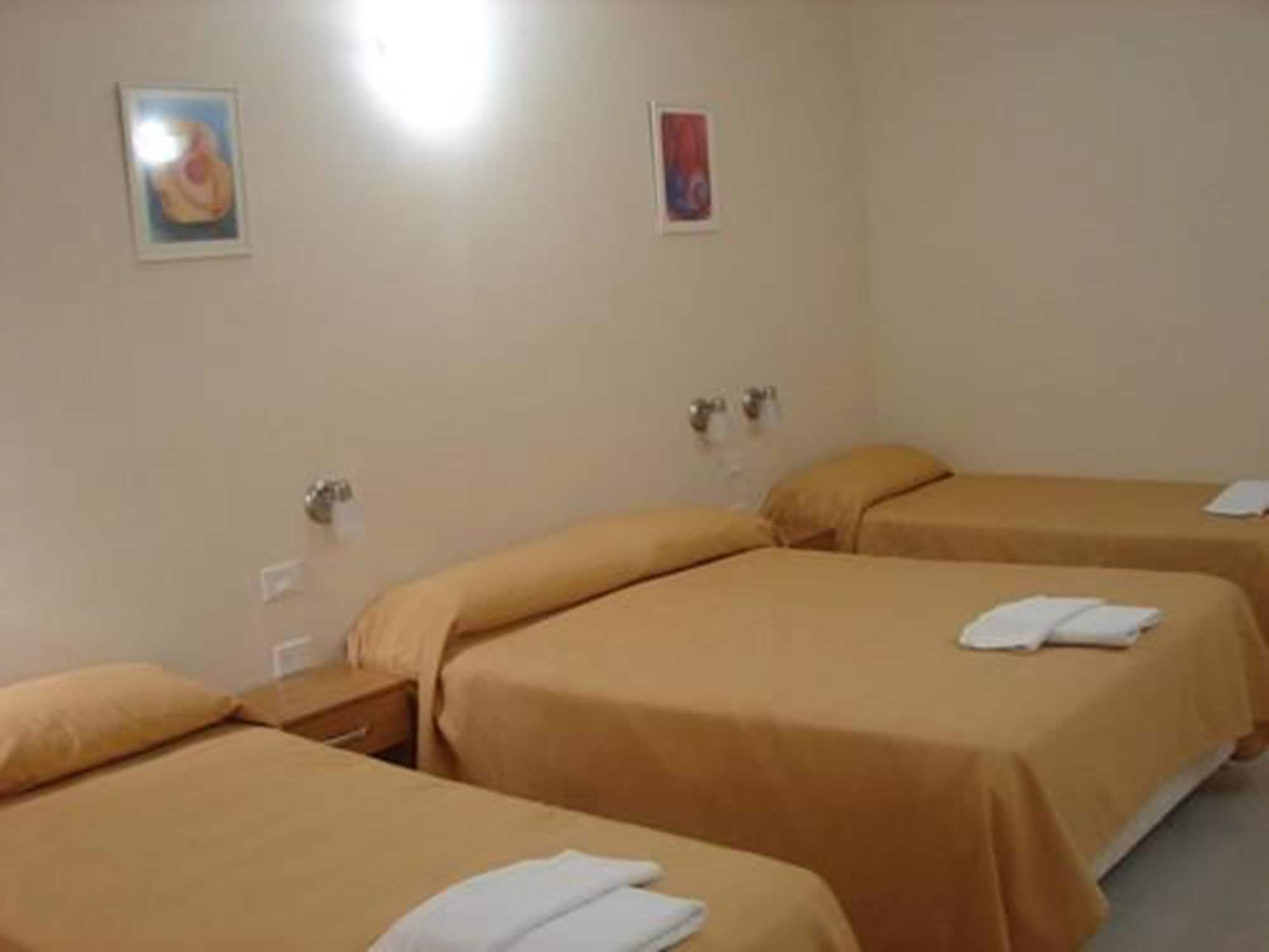 Cheltum Hotel Trelew Exterior photo
