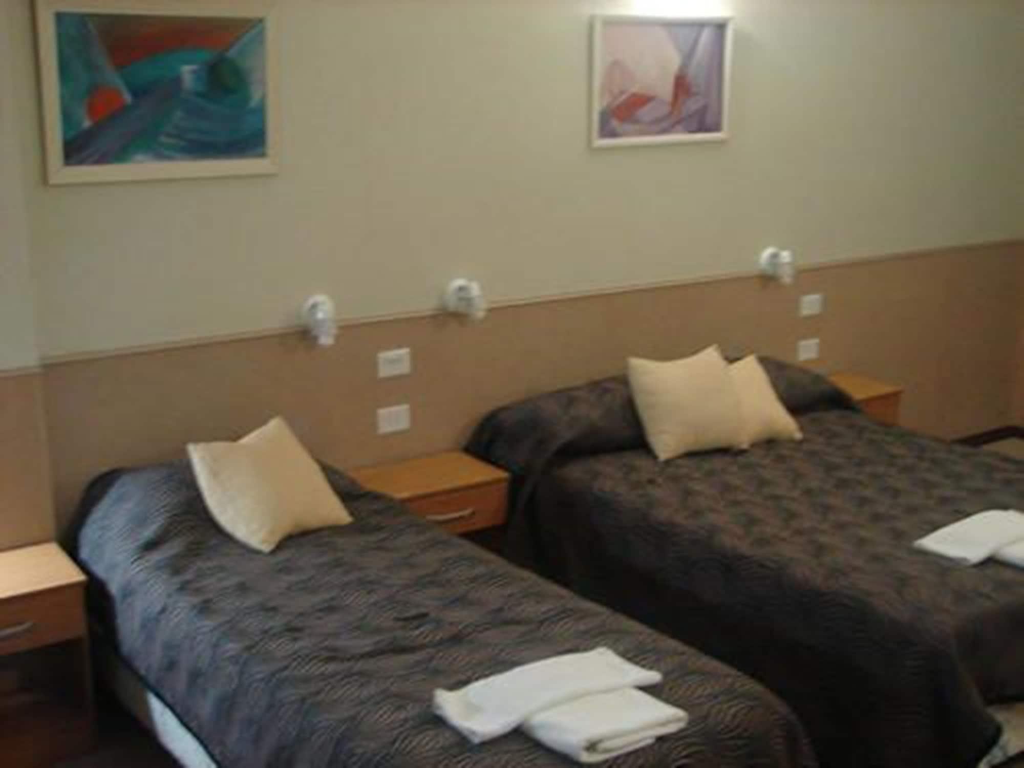 Cheltum Hotel Trelew Exterior photo